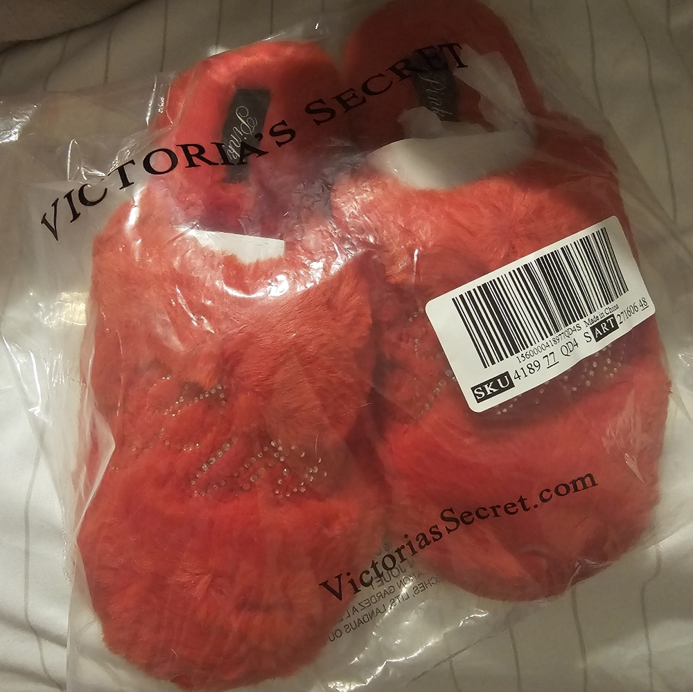 Victoria Secret Matching Robe And Slippers - Picture 5 of 5